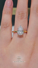 Load and play video in Gallery viewer, Lucce Verona Pear Diamond
