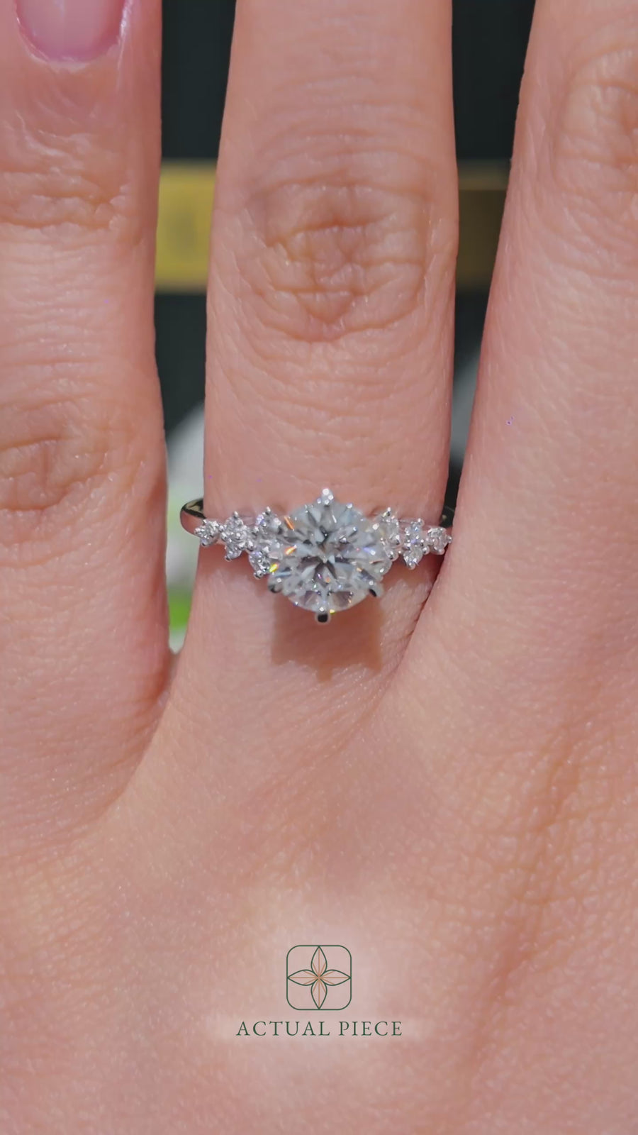 Load and play video in Gallery viewer, LUCCE Cluster Round Diamond Engagement Ring with Petal Prongs in Gold or Platinum
