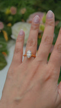Load and play video in Gallery viewer, LUCCE ECUADORIAN™ Fili Marquise Lab Diamond 2.01ct D VS1 IGI 18K Yellow Gold
