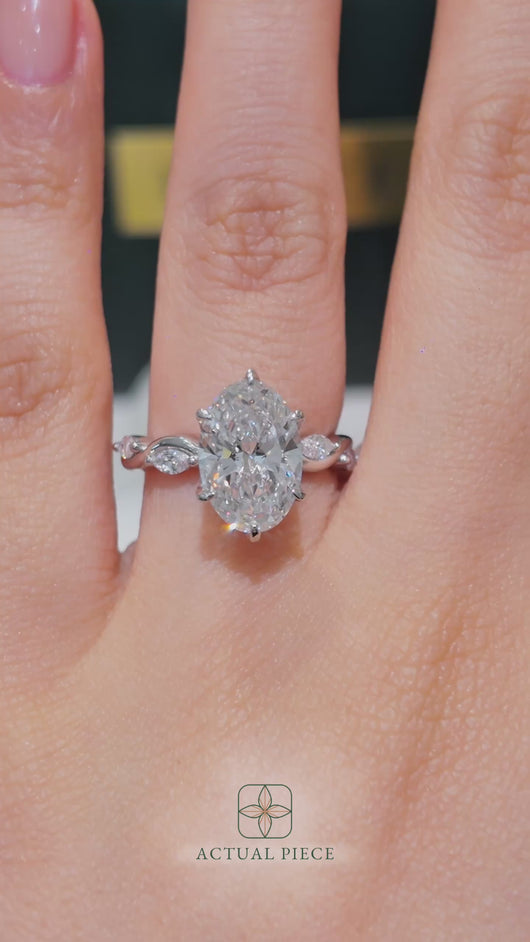 LUCCE CONSTANCE™ Petal Oval 6-Prong Diamond