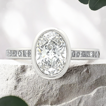 Load image into Gallery viewer, Lucce Carla Channel Oval Diamond
