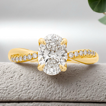 Load image into Gallery viewer, Lucce Fiore Oval Lab Diamond 1.02ct D VVS2 Id IGI 14K Yellow Gold
