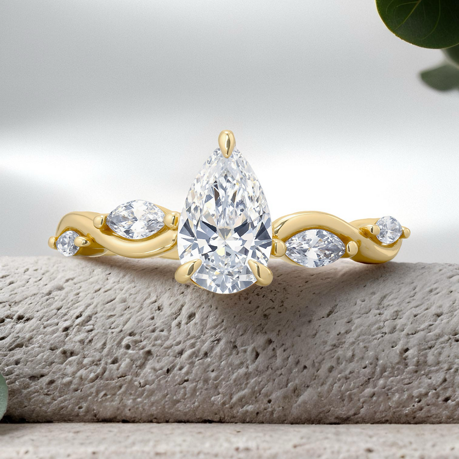 Load image into Gallery viewer, LUCCE CONSTANCE™ Viello Pear Lab Diamond 0.74ct D VVS2 IGI 14K Yellow Gold

