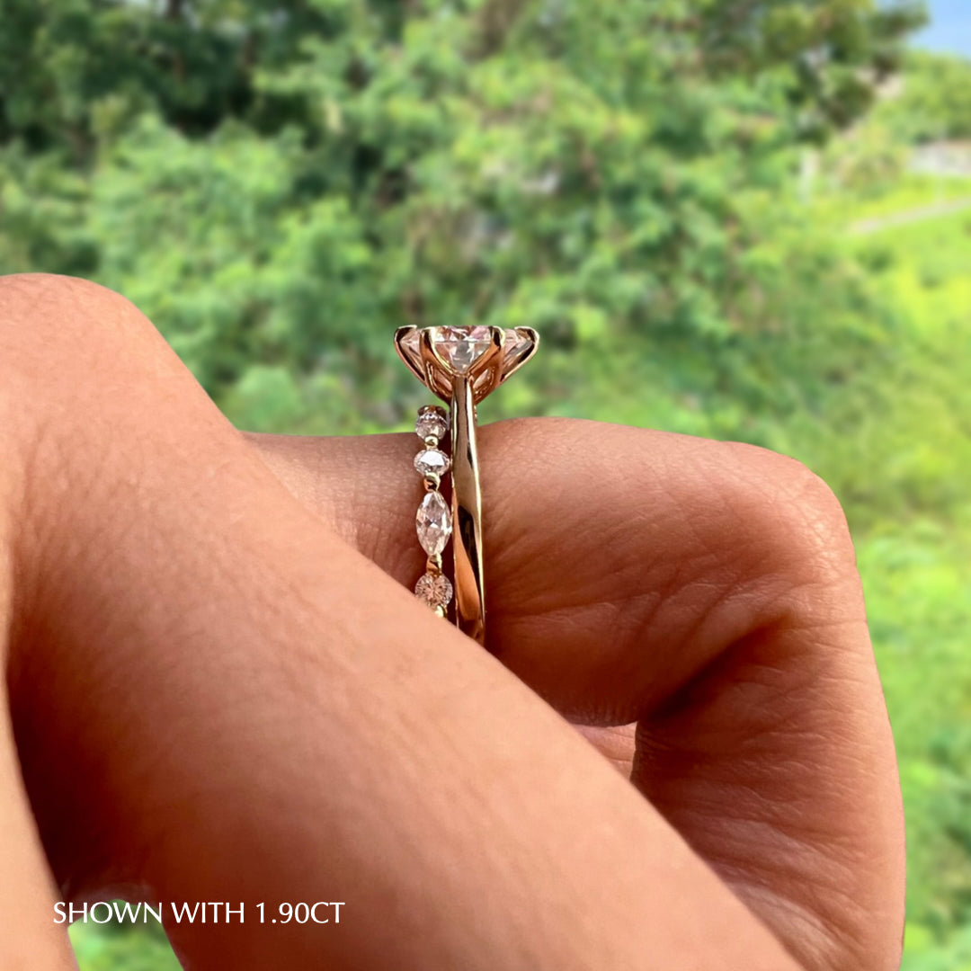 Lucce Azalea Round Moissanite