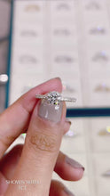 Load and play video in Gallery viewer, Engagement ring wedding rings gold jewelry lab diamond moissanite manila philippines
